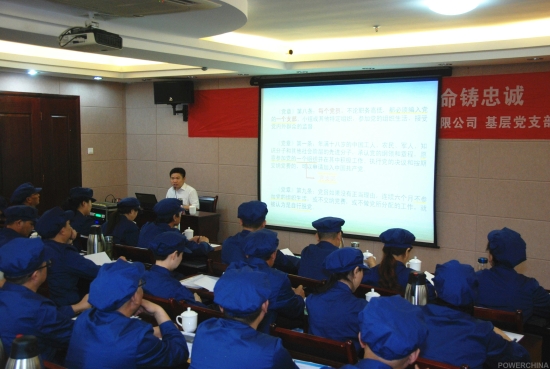集团新闻中心主任孙建立讲授《企业新闻宣传与品牌建设》.jpg