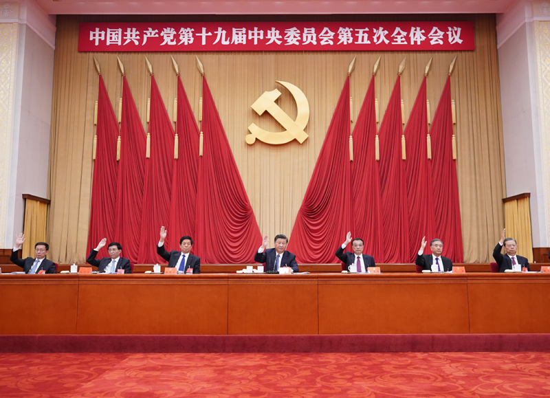 中國共產黨第十九屆中央委員會第五次全體會議，于2020年10月26日至29日在北京舉行。這是習近平、李克強、栗戰書、汪洋、王滬寧、趙樂際、韓正等在主席臺上。新華社記者 王曄 攝